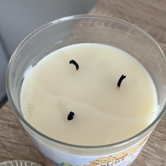 Bath & Body Works Surf’s Up Coconut Bay Scented Candle - Picture 3 of 6